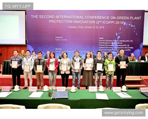 聚焦世界杯草坪专家访谈揭秘绿茵场养护背后的科技与匠心创新实践之道 - 副本 - 副本 (2) - 副本 - 副本