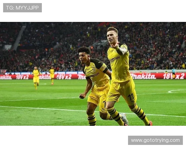 德甲联赛最新动态分析:拜仁多特状态起伏 竞争愈发激烈